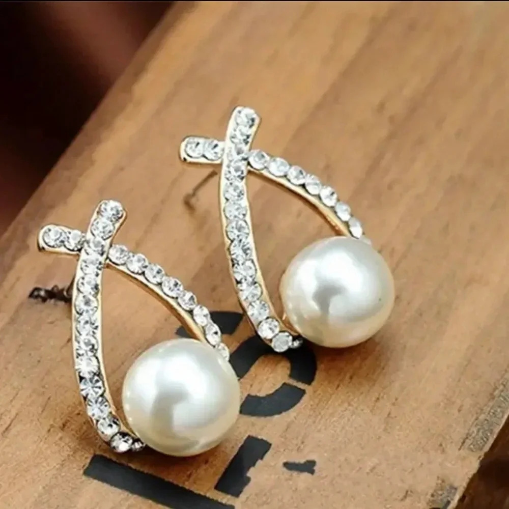 NWT Fashion Pear Rhinestone Earrings
